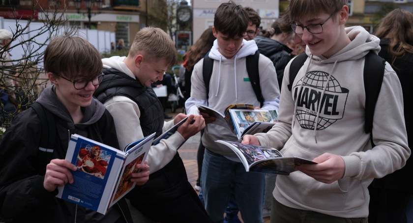 Wydarzenia publiczne, Rekord pobity Książki Starym Rynku Chojnicach czytały osoby - zdjęcie, fotografia