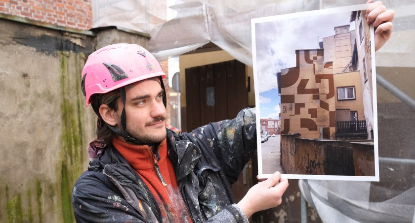 Wydarzenia publiczne, ulicy Krętej Chojnicach powstaje mural - zdjęcie, fotografia