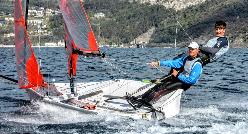 August Sobczak i Krzysztof Królik podczas Easter Regatta 29er na jeziorze Garda we Włoszech.
