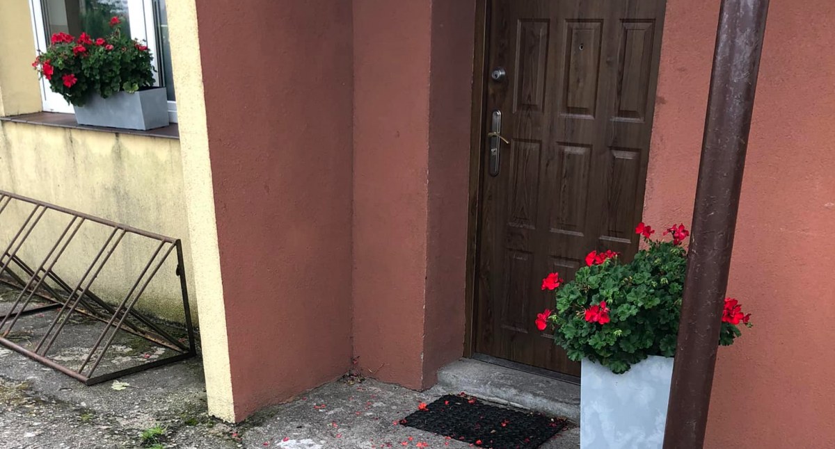 Kronika policyjna, Zuchwała bezczelna kradzież jednej świetlic wiejskich - zdjęcie, fotografia