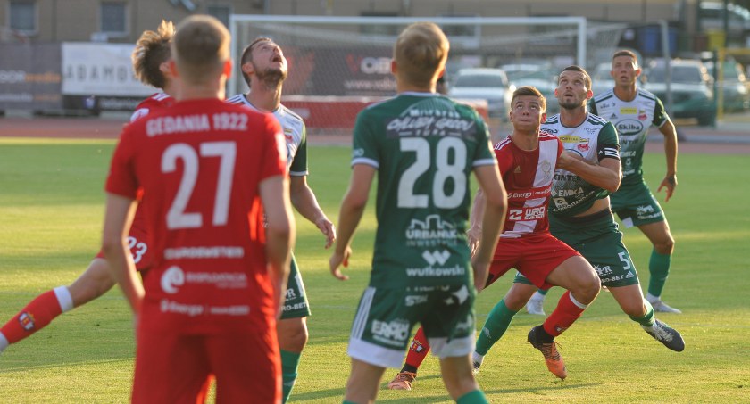 Tomasz Boczek będzie jednym z filarów defensywy Chojniczanki w II lidze.