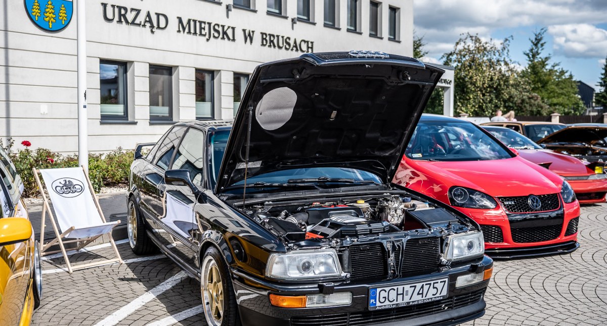 Czas wolny, Ponad setka pojazdów tłumy odwiedzających imprezie Motoryzacyjne Brusy - zdjęcie, fotografia