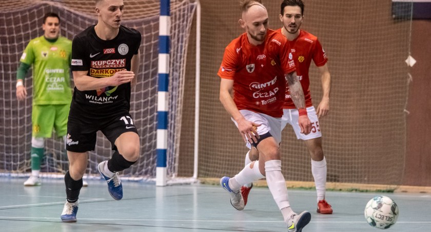 Patryk Laskowski pomoże Red Devils w powrocie do Ekstraklasy.