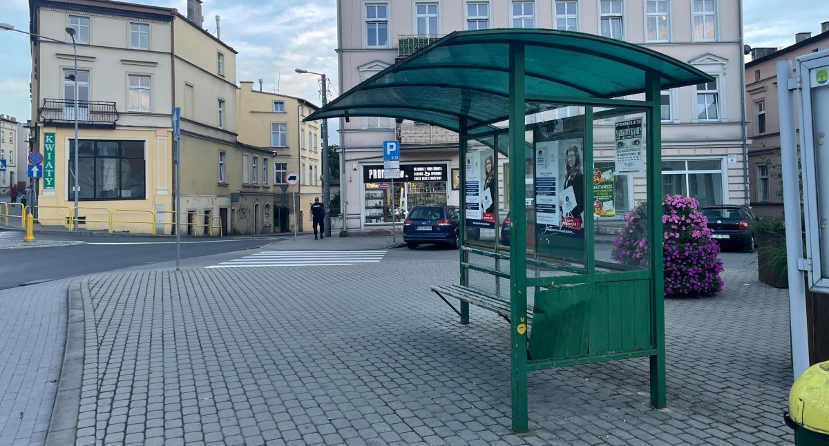 Inwestycje i remonty, Wiaty autobusowe wymiany Najpilniej Sukienników placu Jagiellońskim - zdjęcie, fotografia