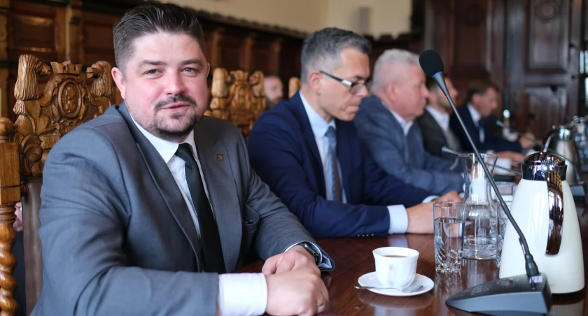 Od lewej: Krzysztof Pestka i Kamil Kaczmarek z klubu PiS.