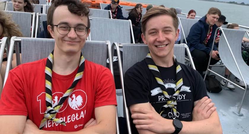 Harcerze w chustach Hufca ZHP Chojnice płyną do Burano
