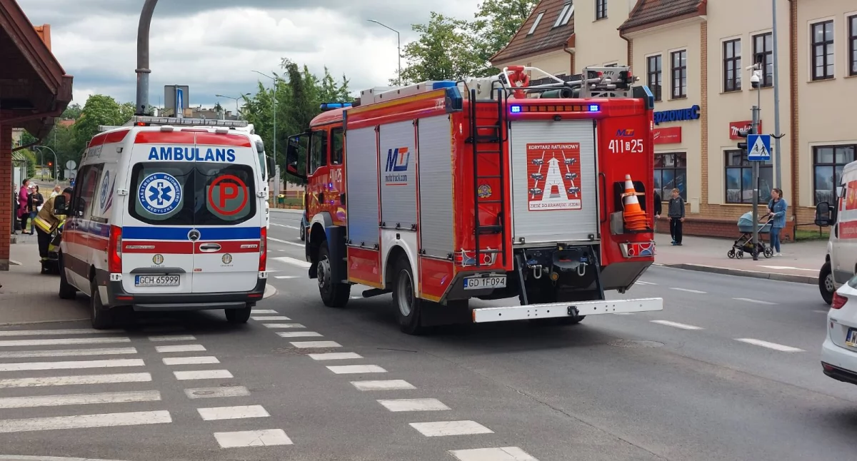 Wypadek, Potrącenie pieszej Sukienników Sygnalizator uległ awarii Ciągle paliło czerwone - zdjęcie, fotografia