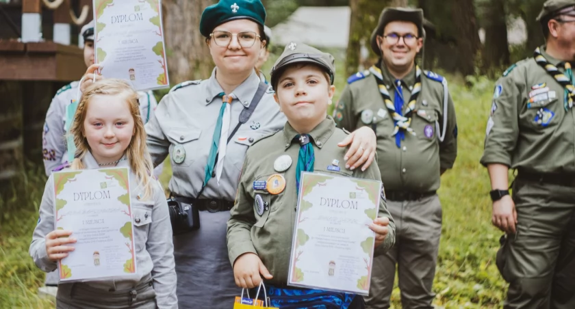 Zwycięzcy zlotowych quizów - od lewej zuchenka Lena, dh. Emilia i zuch Dawid. (Copy)