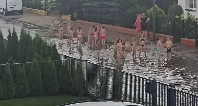 Ulica Borówkowa po ostatniej ulewie, fot. nadesłane.