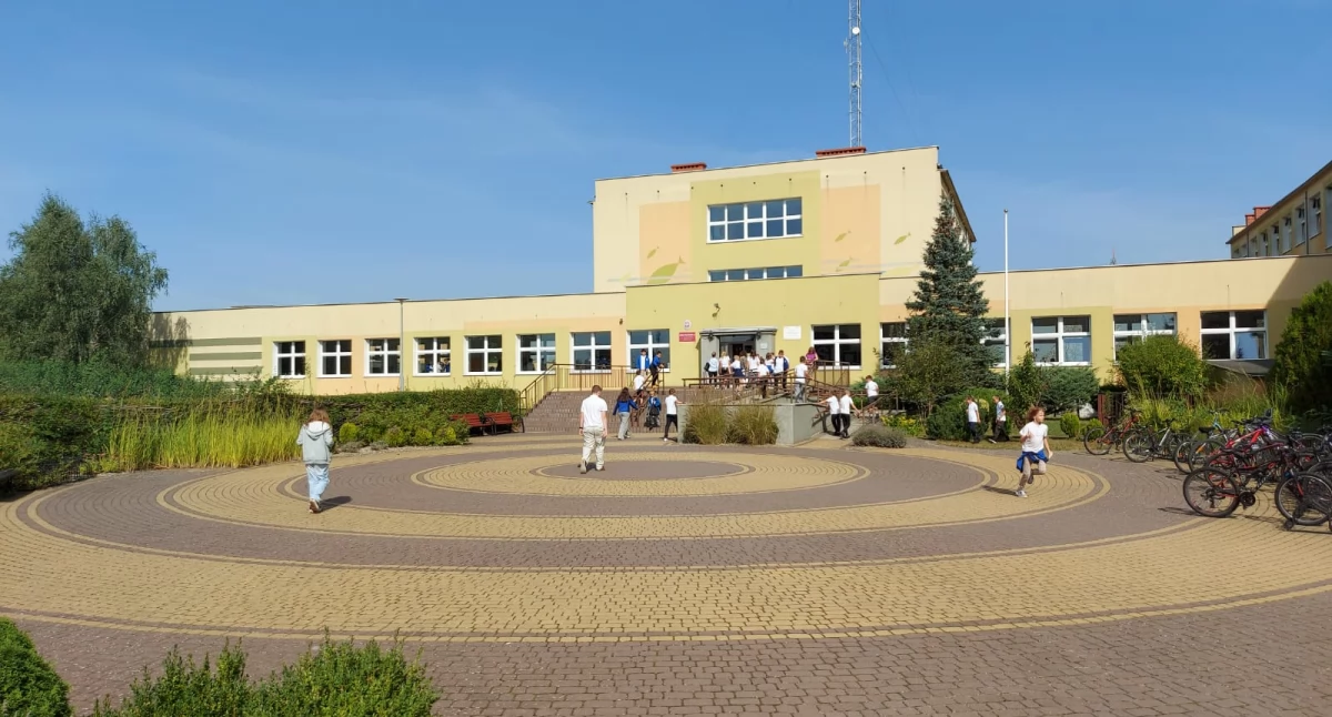 Wydatki publiczne, Milionowe dofinansowanie człuchowskiej Jedynki - zdjęcie, fotografia