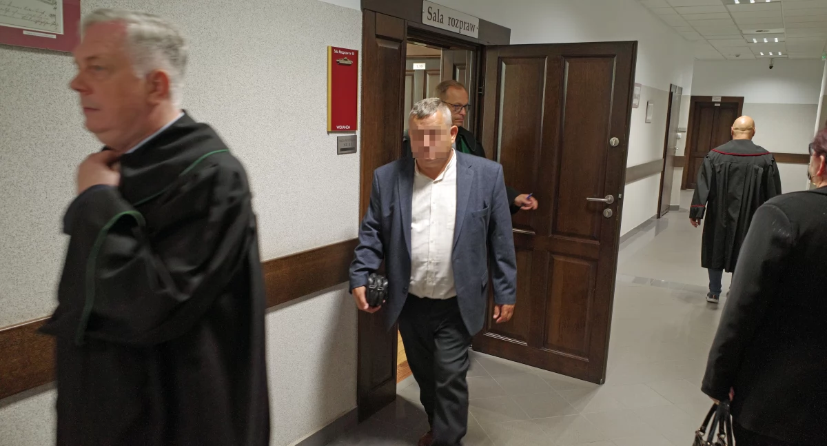 Sąd i Prokuratura, Pokrzywdzona zgadza prokuratorskie warunkowe umorzenie Radny Eugeniusz przed sądem - zdjęcie, fotografia