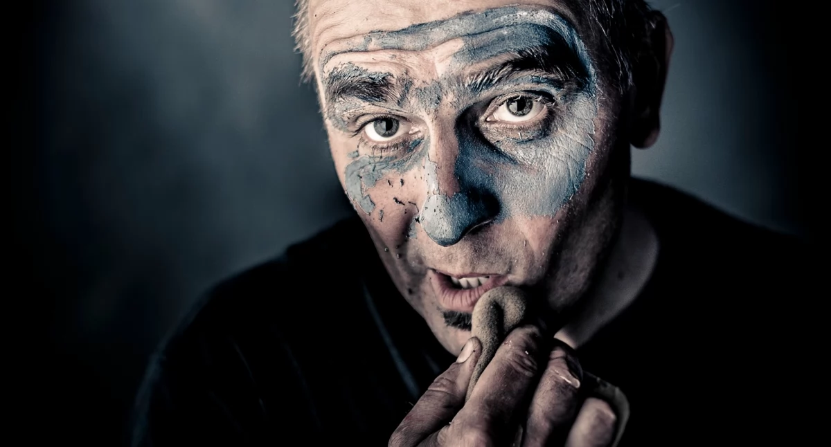 Teatr, Kaskaderzy teatru przedmioty które ożywają scenie - zdjęcie, fotografia