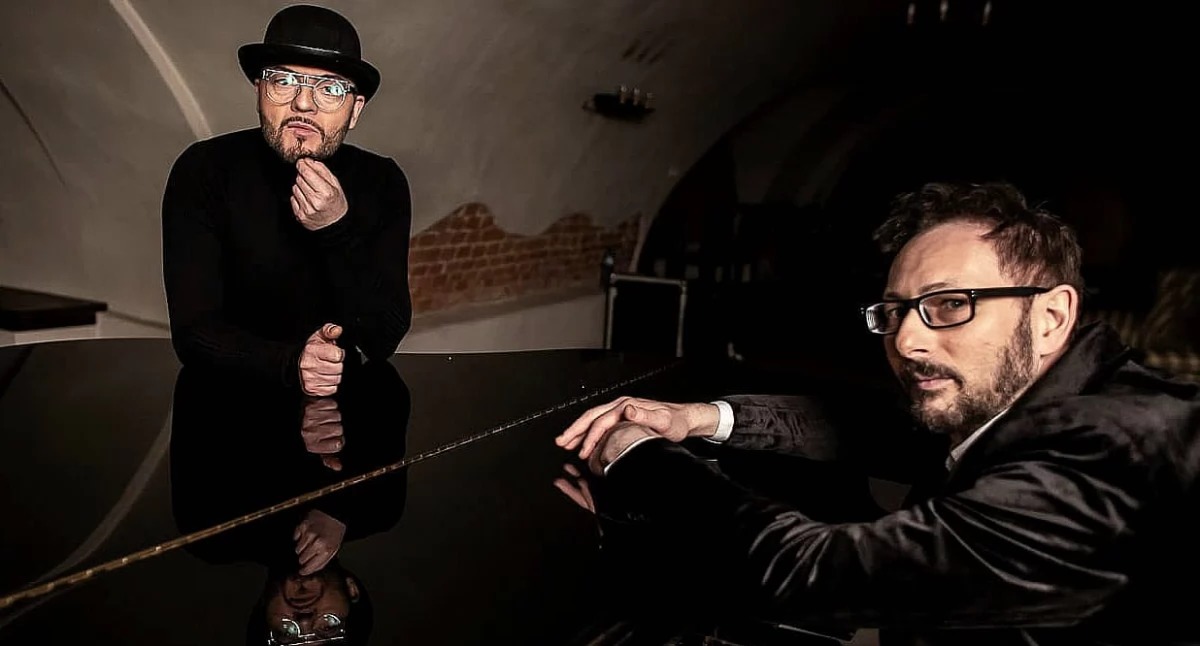 Muzyka, Ryszard Stopa koncert Powrót podziemiach kościoła gimnazjalnego - zdjęcie, fotografia