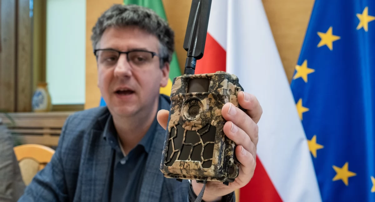 Wydatki publiczne, będzie śmieciarzy Wykryje fotopułapka - zdjęcie, fotografia