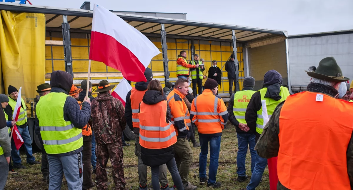 Rolnictwo, rolnicy ogłaszają pogotowie strajkowe - zdjęcie, fotografia
