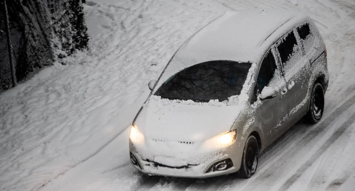 Motoryzacja, bądź czołgistą Odśnież auto! - zdjęcie, fotografia
