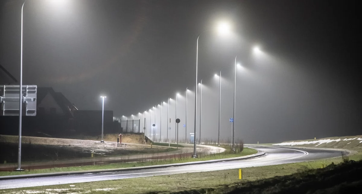 Inwestycje i remonty, Dlaczego pustym Zachodnim Obejściu Chojnic palą lampy - zdjęcie, fotografia