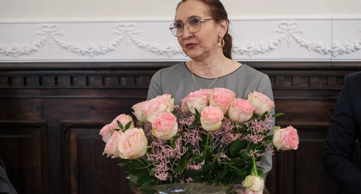 Administracja, emeryturze nadal swoim miejscu Elżbieta Smaglinska kontynuuje pracę Skarbnika Powiatu Chojnickiego - zdjęcie, fotografia