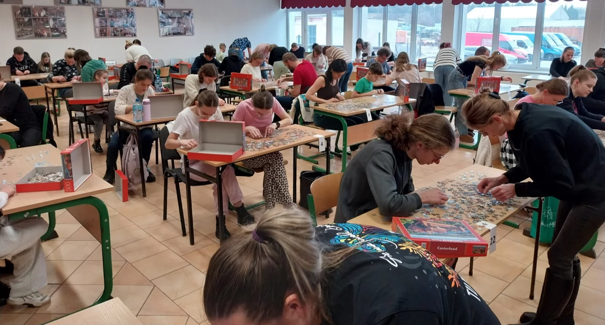 Czas wolny, Chojnickie Mistrzostwa Układaniu Puzzli Pałubicka Piesik Ewelina triumfują - zdjęcie, fotografia