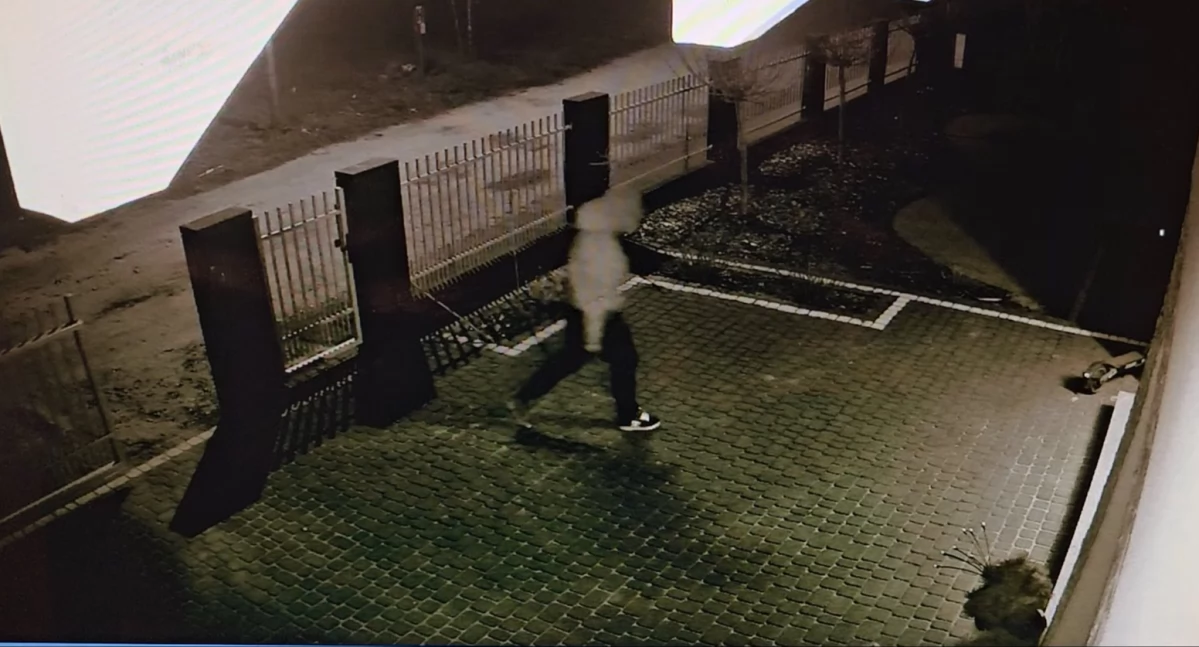 Kronika policyjna, Policja poszukuje osoby mogącej mieć związek kradzieżą hulajnogi elektrycznej - zdjęcie, fotografia