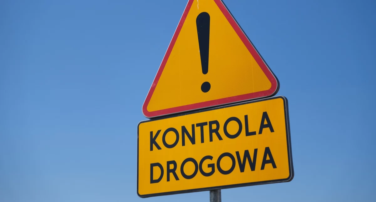 Kronika policyjna, Policyjny pościg ulicami Chojnic motocyklista zatrzymany ucieczce pieszo - zdjęcie, fotografia