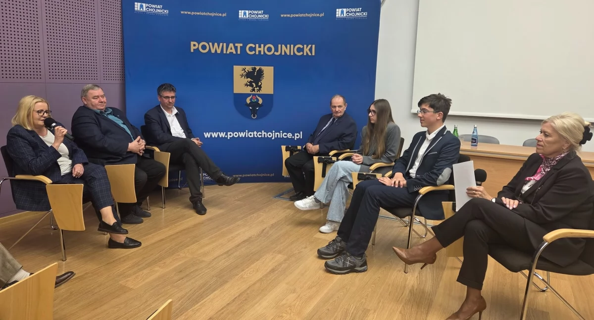 Informator powiatowy - wiadomości, Wspólny głos pokoleń Forum Dialogu Chojnice - zdjęcie, fotografia