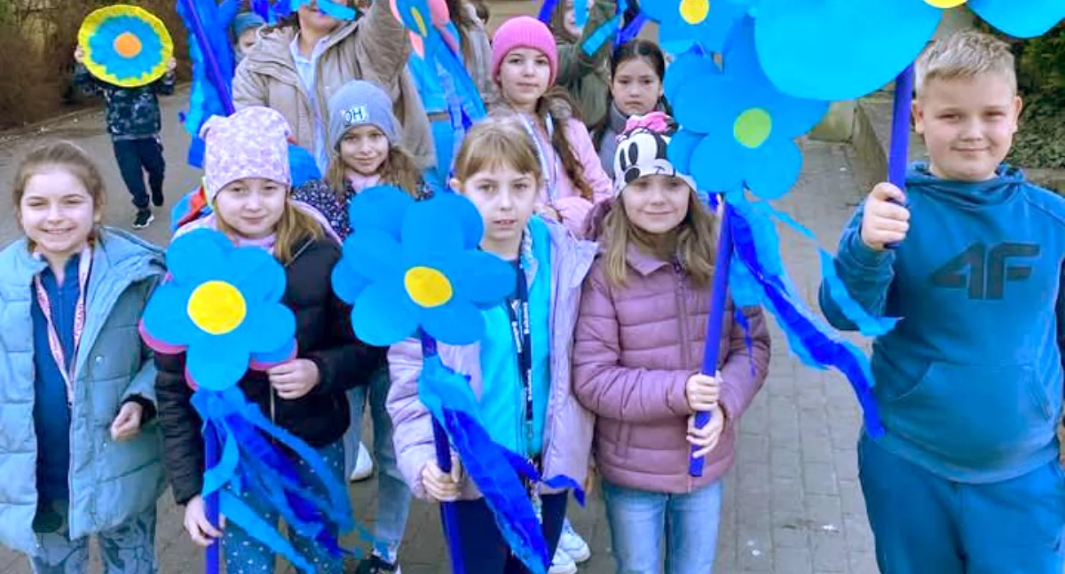 Edukacja, Międzynarodowy sukces Szkoły Podstawowej Chojnicka „Ósemka” podium Niebieskich Igrzysk 2025! - zdjęcie, fotografia