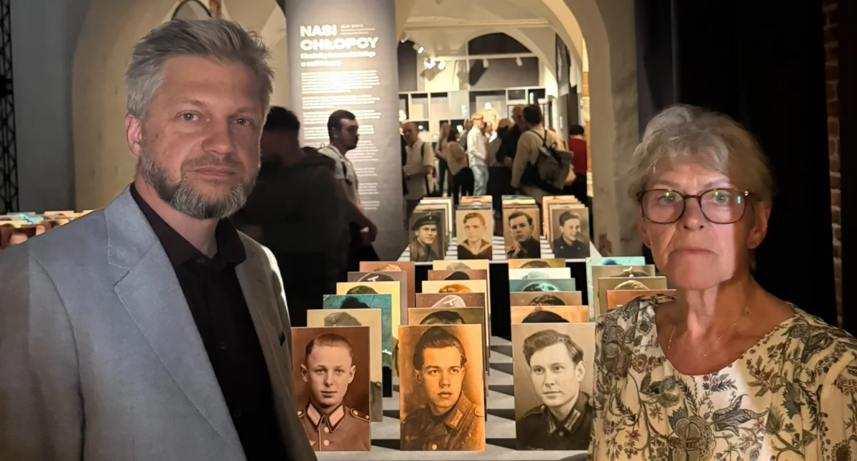 Marcin Szopiński z siostrą Marią Michałowską na wystawie w Gdańsku.