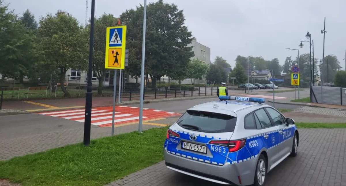 Kronika policyjna, Policjanci sprawdzają okolice szkół - zdjęcie, fotografia