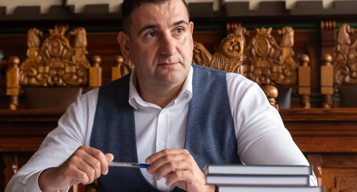 Wydatki publiczne, magazyn obrony cywilnej Chojnicach sprzęt ratowania życia zamiast broni - zdjęcie, fotografia