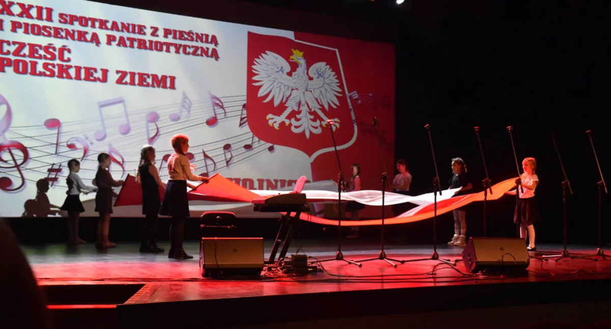Muzyka, Chojnice zaśpiewają Ojczyzny zapisy Spotkanie Pieśnią Piosenką Patriotyczną trwają - zdjęcie, fotografia