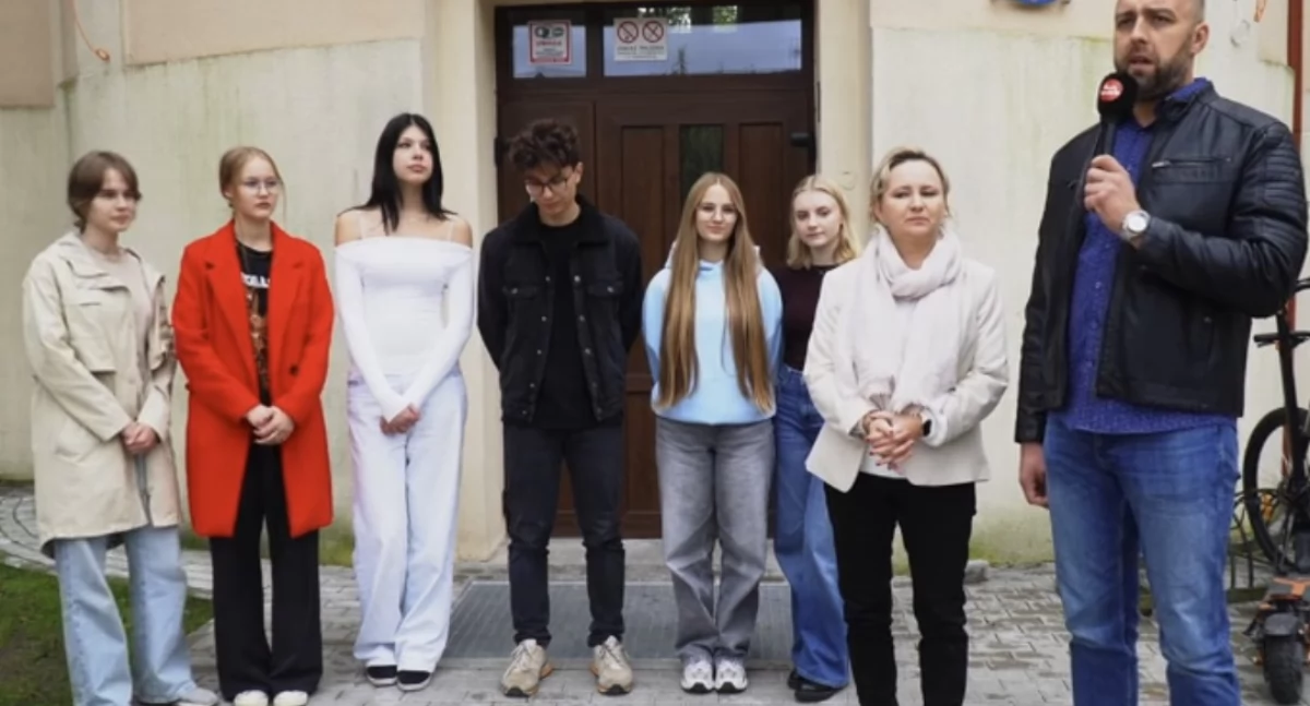 Edukacja, Sukces chojnickiej zrzutki! Chojnicach będzie miało defibrylator - zdjęcie, fotografia