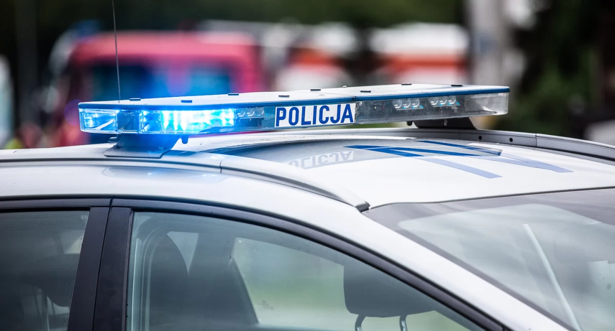 Kronika policyjna, latek ponad promilami uprawnień zatrzymany przez policję Chojnicach - zdjęcie, fotografia