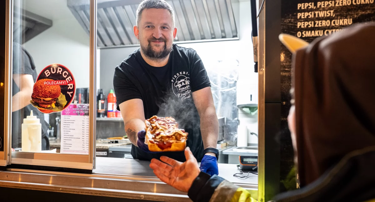 Artykuł sponsorowany, Irasa znowu dzieje! smaki klimat jedzenie zapiekanki które prostu „wchodzą”! - zdjęcie, fotografia
