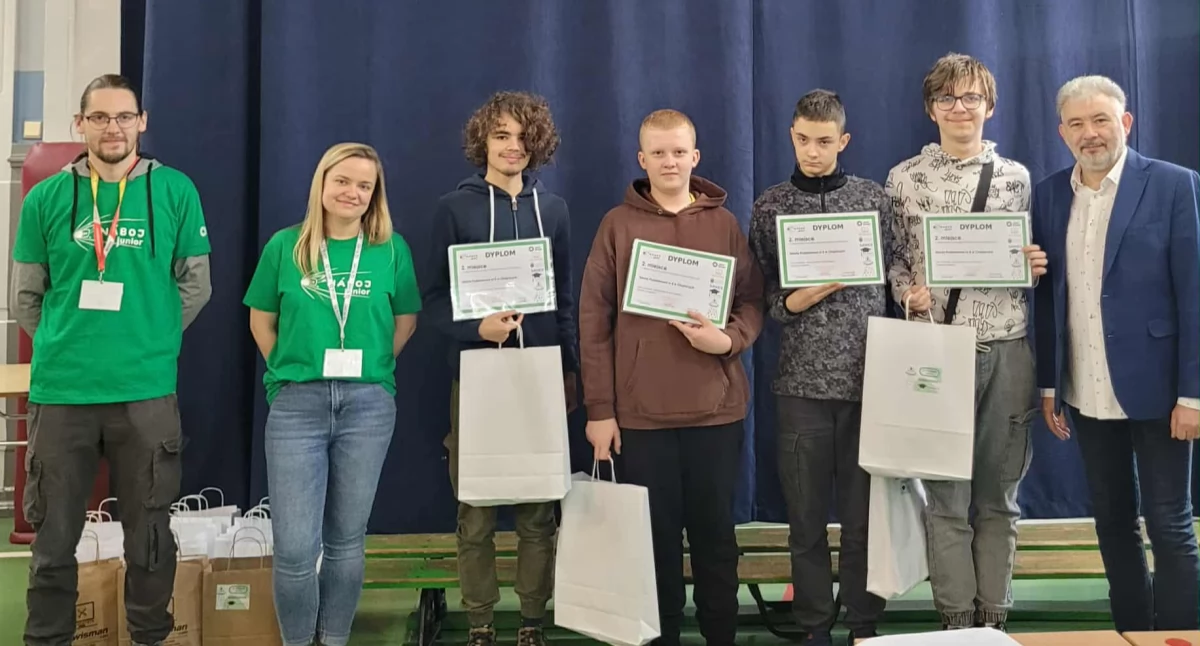 Edukacja, Jurkowski Jakub Zabłocki Wojciech Kiełpiński Chernov wicemistrzami! - zdjęcie, fotografia