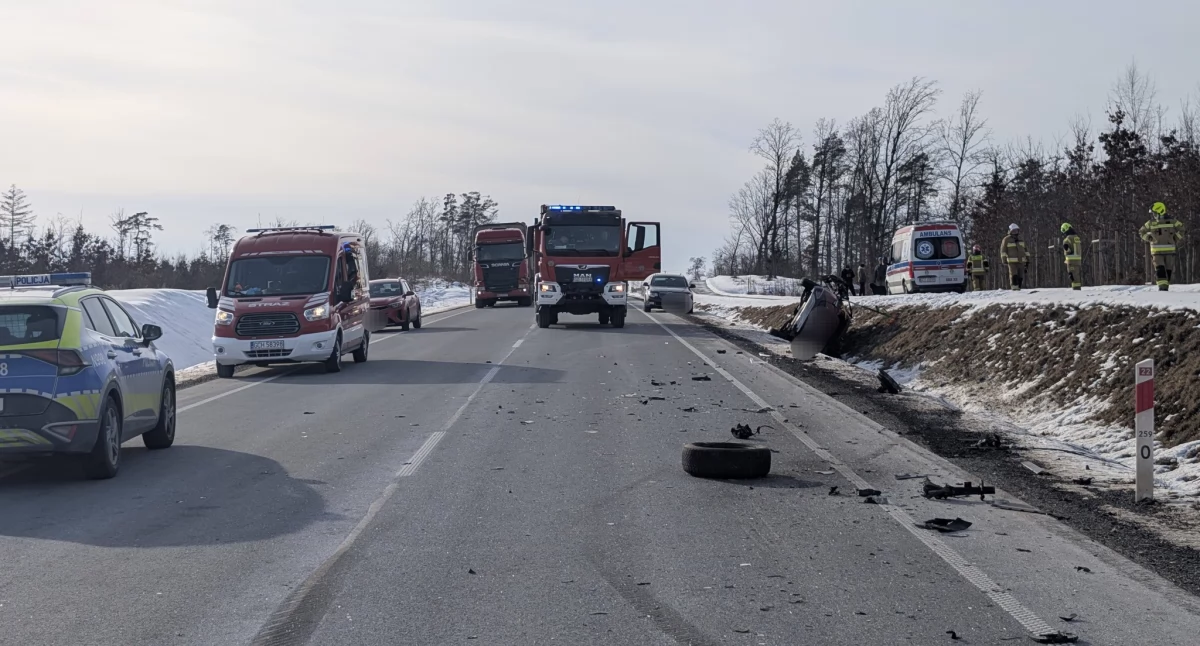 Wypadek, Zderzenie samochodów osobowych okolicy miejscowości Jeziorki Droga krajowa była zablokowana - zdjęcie, fotografia