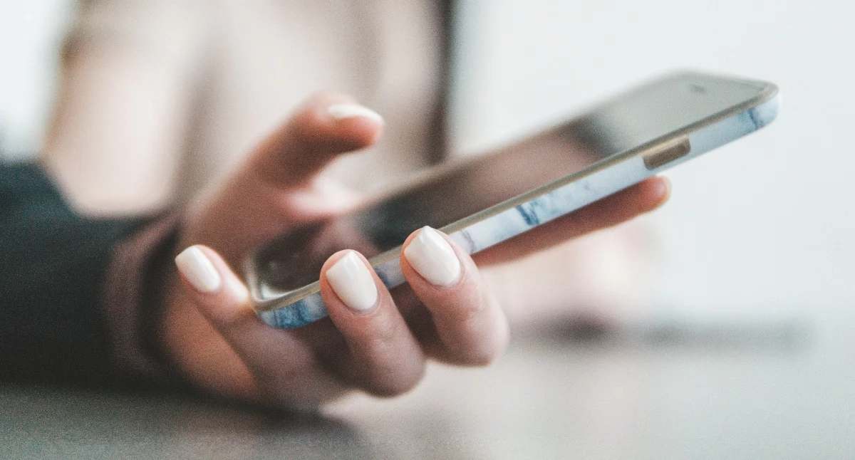 Artykuł sponsorowany, Połączenie nieznanego numeru telemarketer oszust dawno niewidziany znajomy Możesz łatwo sprawdzić! - zdjęcie, fotografia