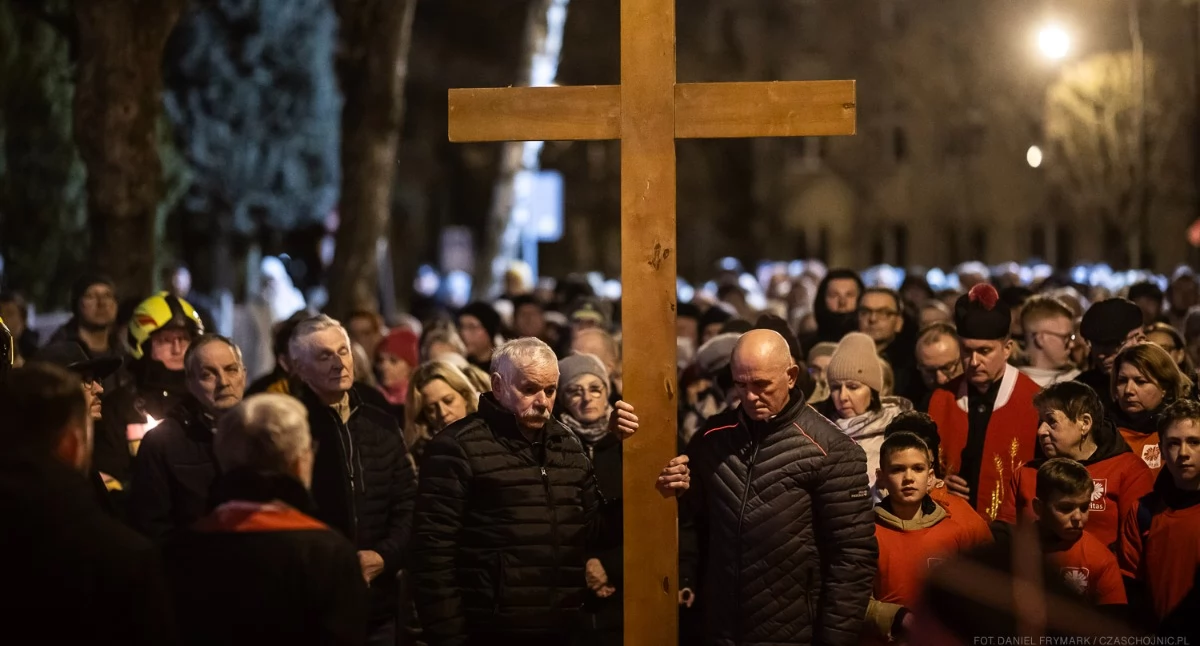 Religia, Droga Krzyżowa przeszła ulicami Chojnic - zdjęcie, fotografia