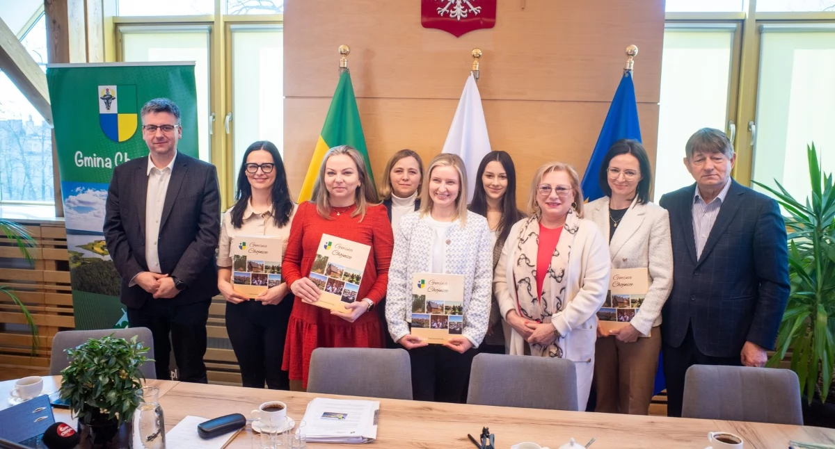 Wydatki publiczne, Gmina Chojnice uruchomiła Kartę Seniora pierwsze zniżki - zdjęcie, fotografia