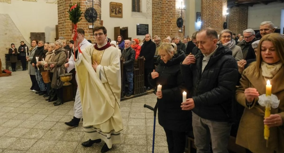 Religia, Alleluja wyśpiewano chojnickich kościołach Chrystus Zmartwychwstał! - zdjęcie, fotografia
