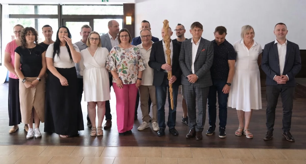 Wydatki publiczne, Sołtysi odciążają budżet gminy Doręczyli ponad decyzji - zdjęcie, fotografia