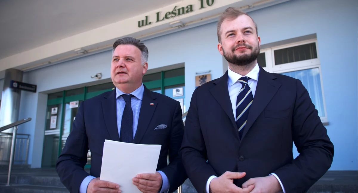 Zdrowie, Posłowie Michał Moskal Michał Kowalski kontroli szpitalu Chojnicach - zdjęcie, fotografia