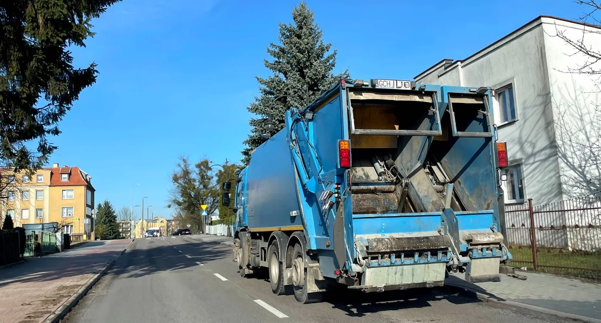 Wydatki publiczne, kosztują śmieci Chojnicach Radni analizują wydatki różnice między sektorami - zdjęcie, fotografia