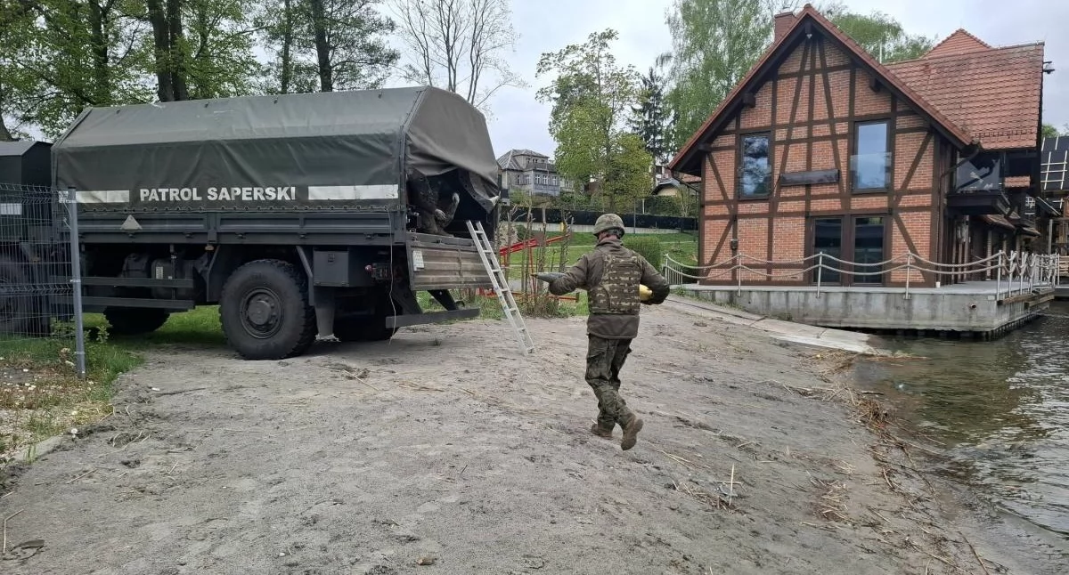 Kronika policyjna, Internauci komentują niewybuchy Jeziorze Charzykowskim historii teorie spiskowe - zdjęcie, fotografia