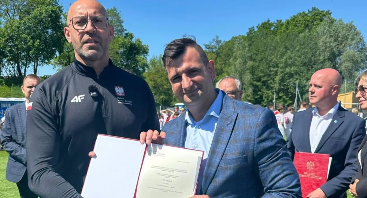 Inwestycje i remonty, Chojnice dostaną miliony boisko piłkarskie - zdjęcie, fotografia
