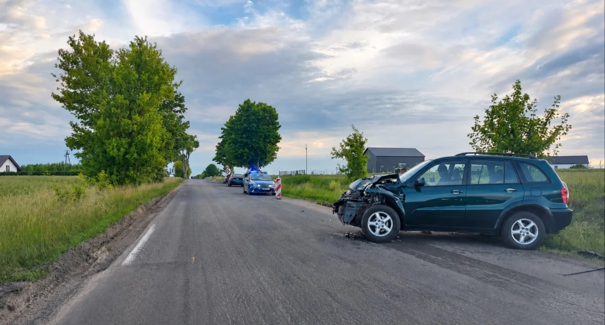 Wypadek, Kolizja trasie Chojnice Brusy Zderzyły samochody osobowe - zdjęcie, fotografia