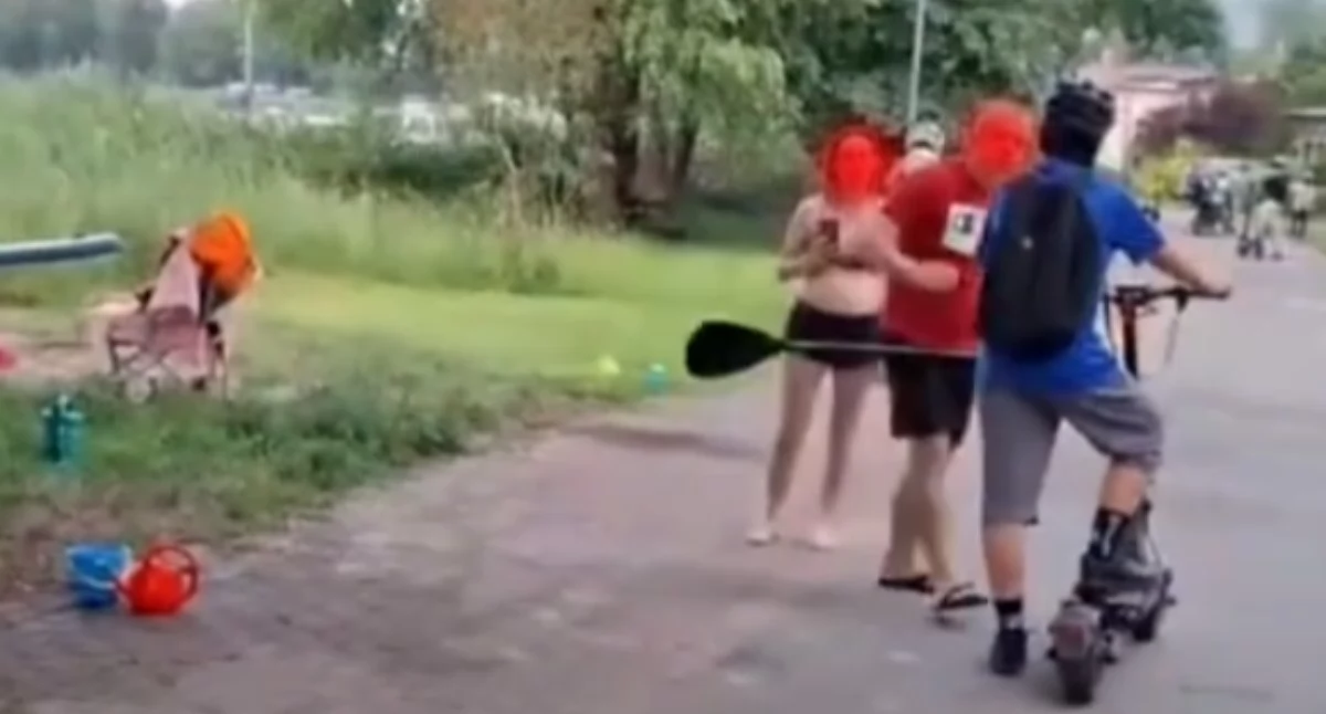 Kronika policyjna, Szokujące nagranie Charzyków Dorosły uderzył dziecko wiosłem poniosły nerwy - zdjęcie, fotografia