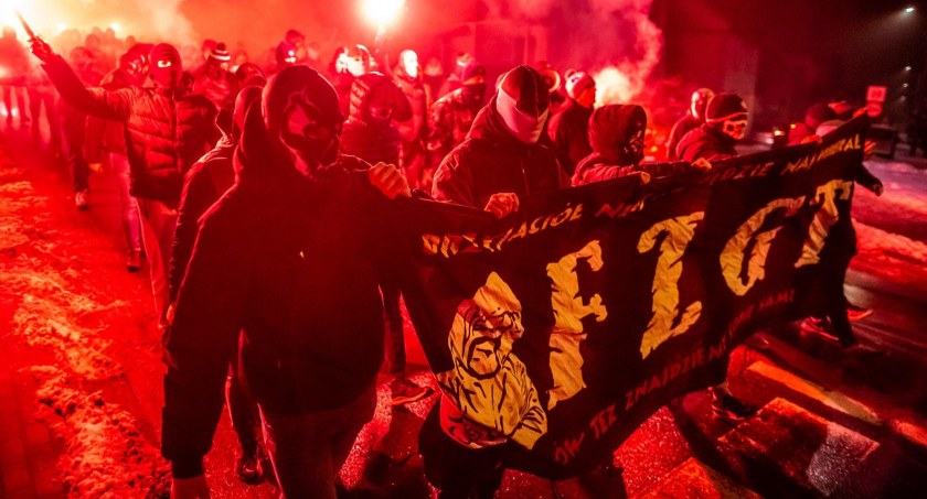 Kronika policyjna, Policja prowadzi czynności wyjaśniające sprawie zakłócenia porządku publicznego - zdjęcie, fotografia