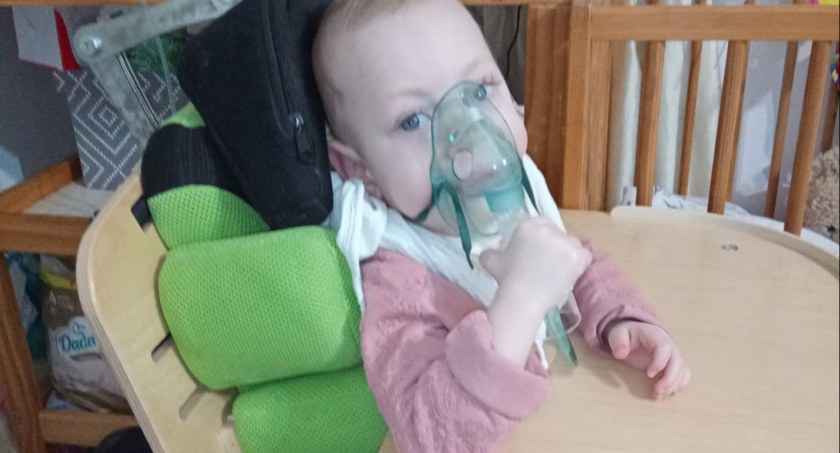Akcje charytatywne, Lenka ósmego miesiąca życia była karmiona przez sondę - zdjęcie, fotografia