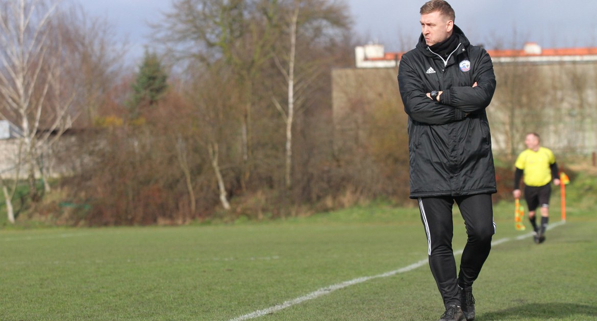 Damian Trzebiński walczy o kolejny awans jako trener.